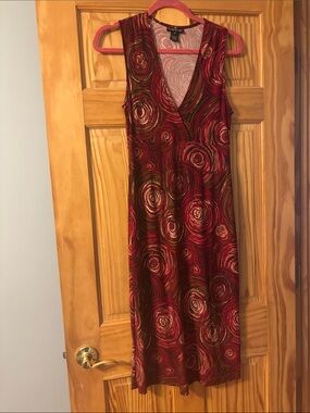 bebe Red Swirl V‑Neck Maxi Dress